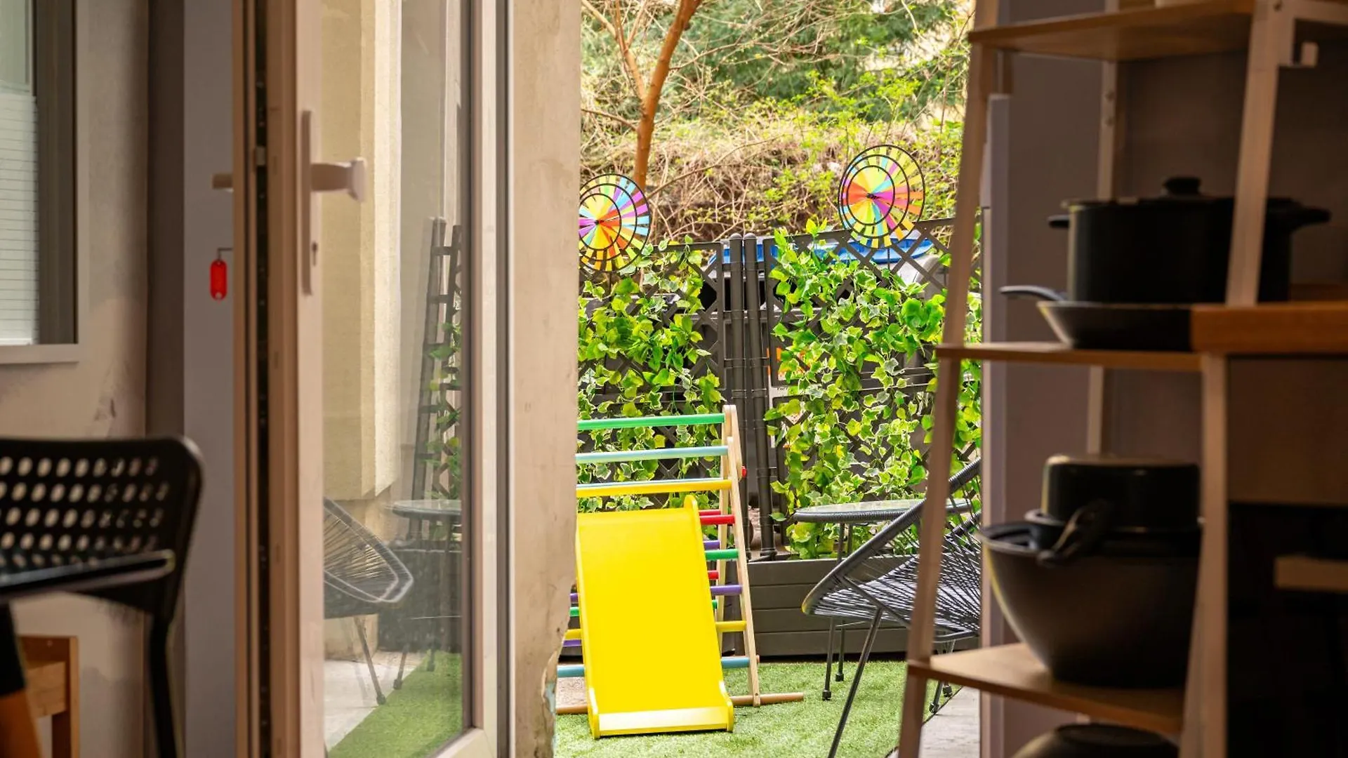 Cozy Retro Chic With Patio And Self Check-In Lejlighed Berlin