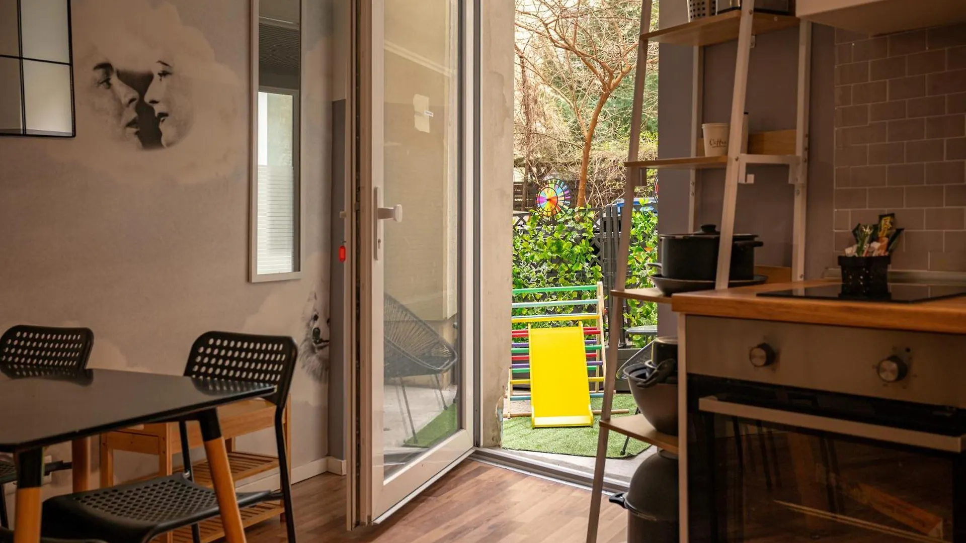 Cozy Retro Chic With Patio And Self Check-In Lejlighed Berlin