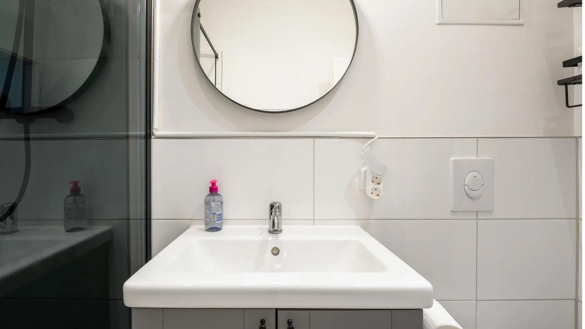 Cozy Retro Chic With Patio And Self Check-In Lejlighed Berlin
